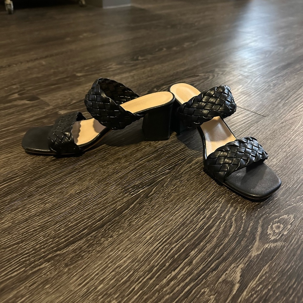 Black braided women’s block heel size 7